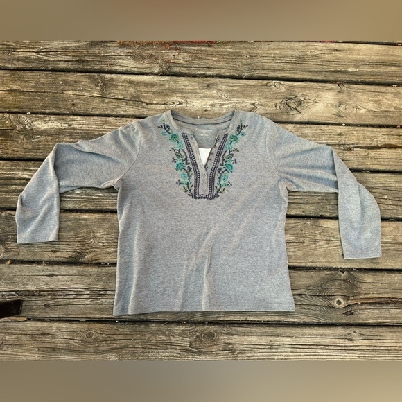 Croft & Barrow Women’s Petite Large PL Long Sleeve Embroidered Gray Shirt - Picture 1 of 3